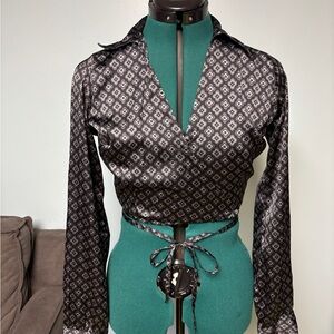 Hollister Black and Silver Long Sleeve Wrap Shirt